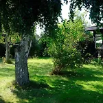 Cozy Summer With Orangery Close To Heatherhill And Prázdninový dům
